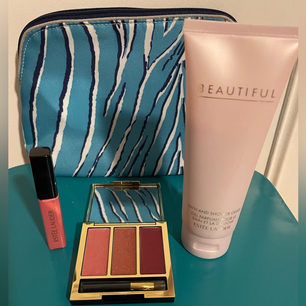 💋New Estee Lauder Lip Gloss and Beautiful Bath/Shower Gelee - Picture 2 of 4